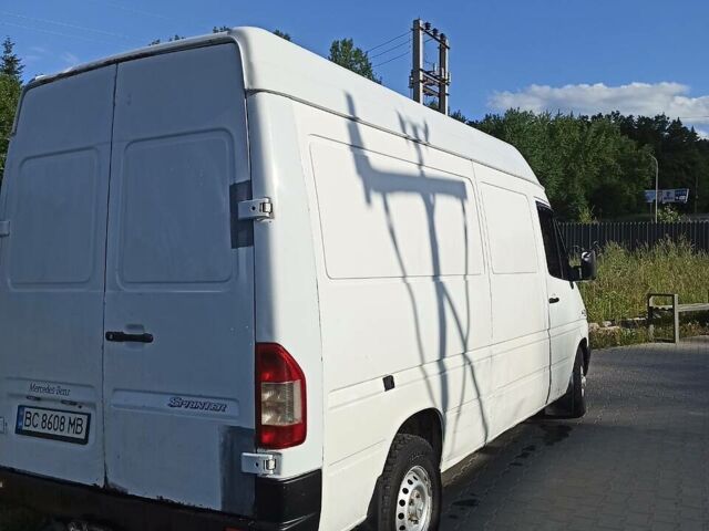 Белый Мерседес Sprinter, объемом двигателя 2.2 л и пробегом 220 тыс. км за 5200 $, фото 2 на Automoto.ua