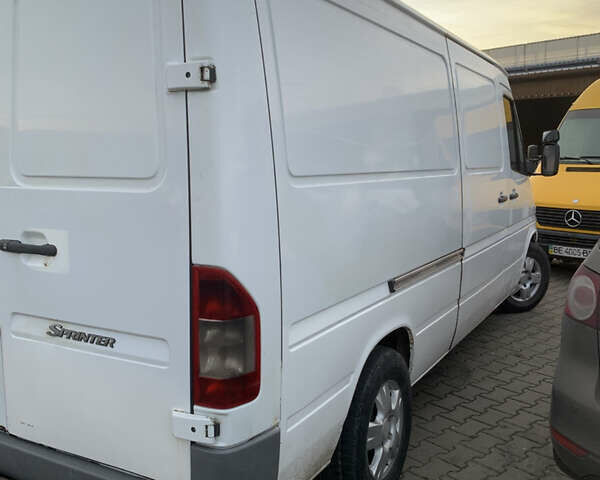 Белый Мерседес Sprinter, объемом двигателя 2.15 л и пробегом 412 тыс. км за 6500 $, фото 2 на Automoto.ua