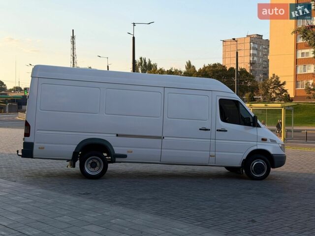 Белый Мерседес Sprinter, объемом двигателя 2.69 л и пробегом 404 тыс. км за 21500 $, фото 2 на Automoto.ua