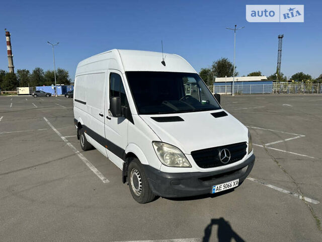 Белый Мерседес Sprinter, объемом двигателя 2.15 л и пробегом 470 тыс. км за 11000 $, фото 3 на Automoto.ua