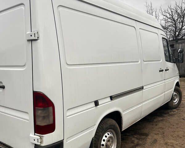Белый Мерседес Sprinter, объемом двигателя 2.15 л и пробегом 700 тыс. км за 10700 $, фото 7 на Automoto.ua
