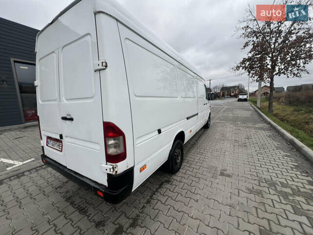 Белый Мерседес Sprinter, объемом двигателя 2.15 л и пробегом 600 тыс. км за 10750 $, фото 4 на Automoto.ua