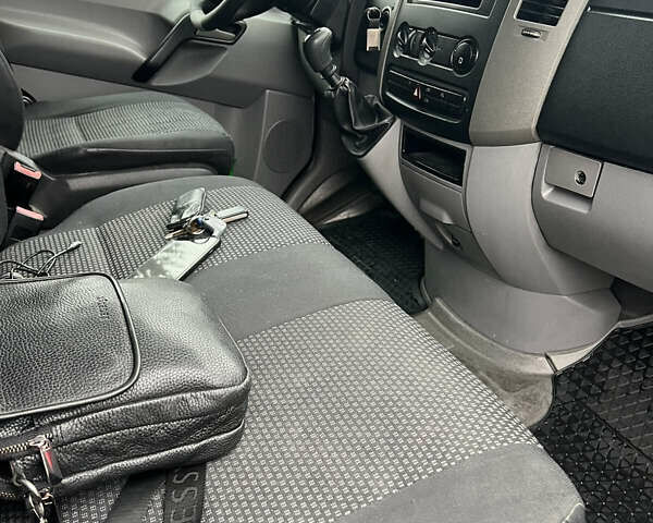 Белый Мерседес Sprinter, объемом двигателя 2.15 л и пробегом 226 тыс. км за 15355 $, фото 16 на Automoto.ua