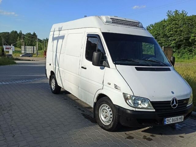 Белый Мерседес Sprinter, объемом двигателя 2.2 л и пробегом 220 тыс. км за 5200 $, фото 5 на Automoto.ua