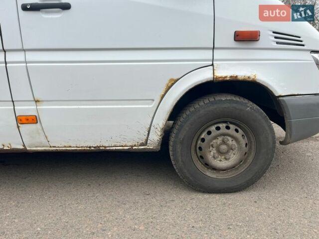 Белый Мерседес Sprinter, объемом двигателя 2.15 л и пробегом 840 тыс. км за 6300 $, фото 6 на Automoto.ua