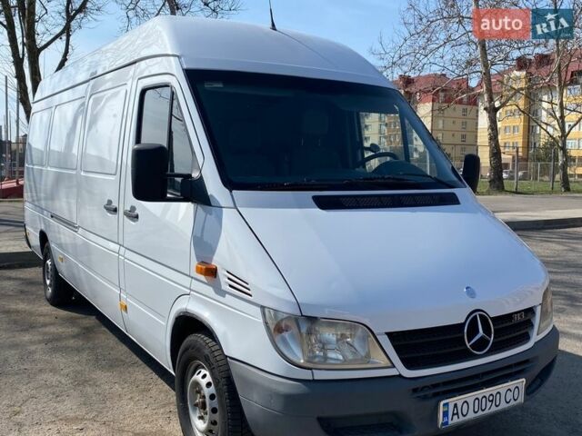 Белый Мерседес Sprinter, объемом двигателя 2.1 л и пробегом 363 тыс. км за 13800 $, фото 3 на Automoto.ua