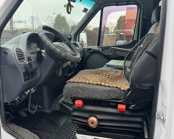 Белый Мерседес Sprinter, объемом двигателя 2.69 л и пробегом 530 тыс. км за 9600 $, фото 12 на Automoto.ua