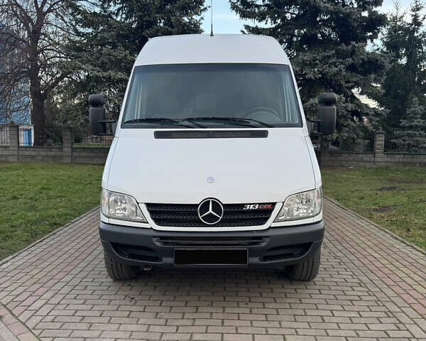 Белый Мерседес Sprinter, объемом двигателя 2.2 л и пробегом 351 тыс. км за 10600 $, фото 2 на Automoto.ua