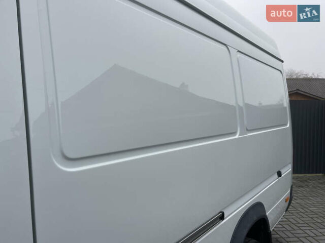 Белый Мерседес Sprinter, объемом двигателя 2.2 л и пробегом 327 тыс. км за 14800 $, фото 4 на Automoto.ua