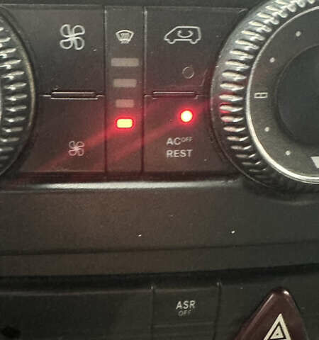 Белый Мерседес Sprinter, объемом двигателя 2.1 л и пробегом 150 тыс. км за 13000 $, фото 5 на Automoto.ua