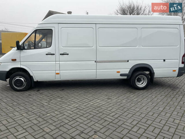 Белый Мерседес Sprinter, объемом двигателя 2.2 л и пробегом 327 тыс. км за 14800 $, фото 1 на Automoto.ua