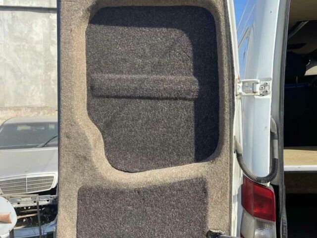 Белый Мерседес Sprinter, объемом двигателя 2.2 л и пробегом 200 тыс. км за 9700 $, фото 13 на Automoto.ua