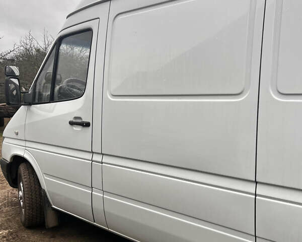 Белый Мерседес Sprinter, объемом двигателя 2.15 л и пробегом 700 тыс. км за 10700 $, фото 4 на Automoto.ua