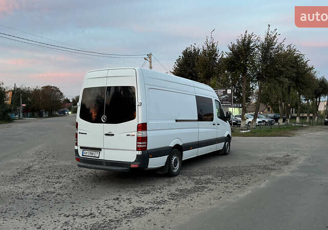 Белый Мерседес Sprinter, объемом двигателя 2.15 л и пробегом 480 тыс. км за 12200 $, фото 9 на Automoto.ua