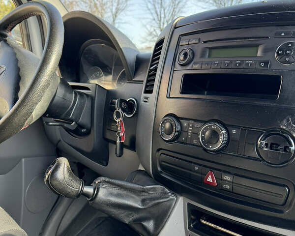 Белый Мерседес Sprinter, объемом двигателя 2.15 л и пробегом 500 тыс. км за 10400 $, фото 18 на Automoto.ua