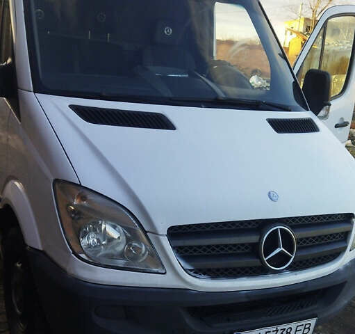 Белый Мерседес Sprinter, объемом двигателя 2.15 л и пробегом 515 тыс. км за 6500 $, фото 4 на Automoto.ua