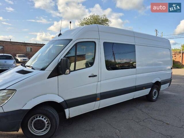 Белый Мерседес Sprinter, объемом двигателя 2.1 л и пробегом 580 тыс. км за 9900 $, фото 3 на Automoto.ua