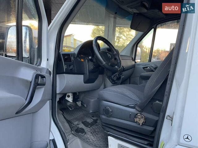 Белый Мерседес Sprinter, объемом двигателя 2.15 л и пробегом 222 тыс. км за 11999 $, фото 30 на Automoto.ua