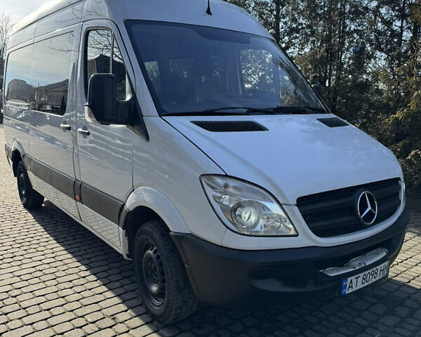 Белый Мерседес Sprinter, объемом двигателя 2.15 л и пробегом 500 тыс. км за 10400 $, фото 28 на Automoto.ua