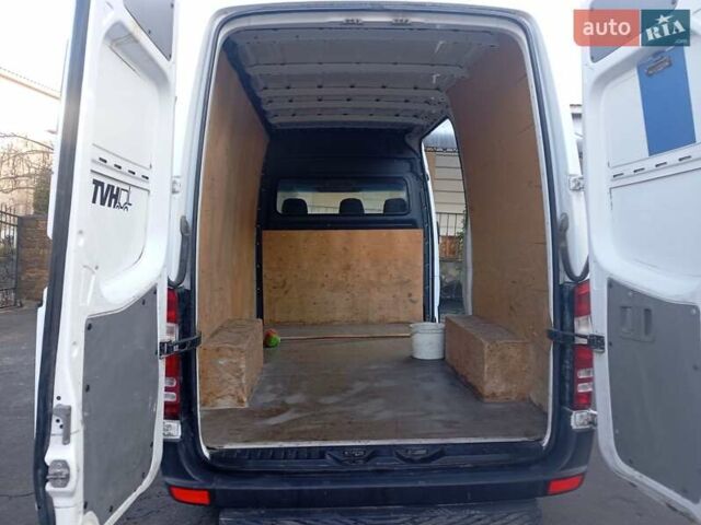 Белый Мерседес Sprinter, объемом двигателя 2.1 л и пробегом 440 тыс. км за 9800 $, фото 5 на Automoto.ua