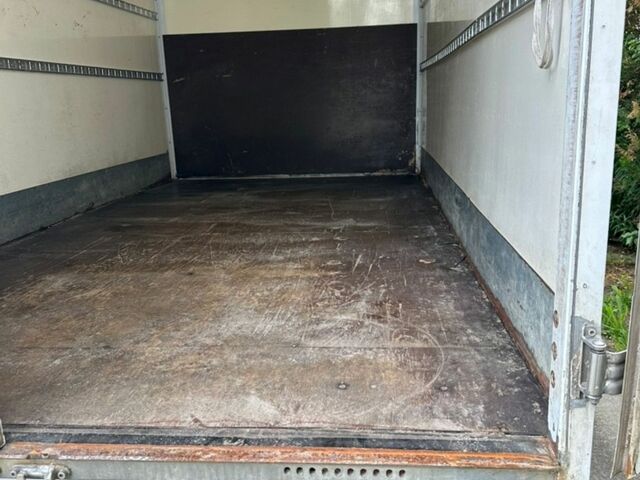 Белый Мерседес Sprinter, объемом двигателя 2.15 л и пробегом 670 тыс. км за 11000 $, фото 6 на Automoto.ua