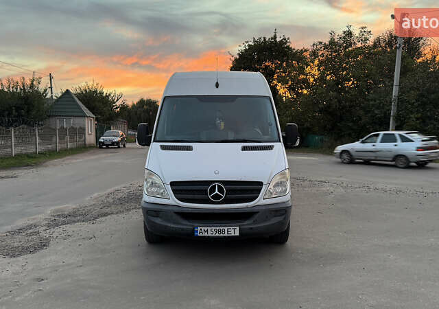 Белый Мерседес Sprinter, объемом двигателя 2.15 л и пробегом 480 тыс. км за 12200 $, фото 4 на Automoto.ua
