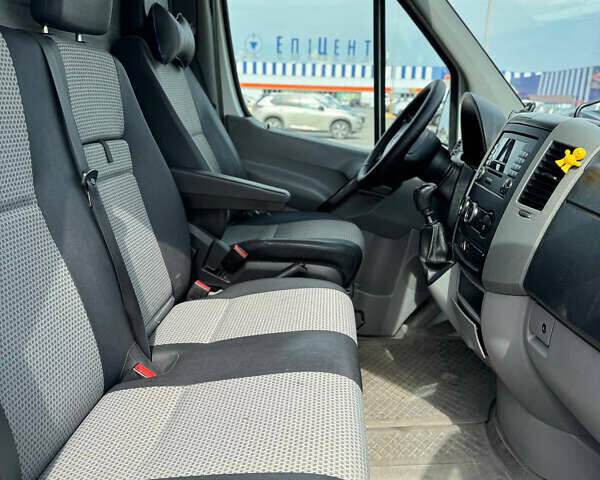Білий Мерседес Sprinter, об'ємом двигуна 2.9 л та пробігом 600 тис. км за 12000 $, фото 7 на Automoto.ua