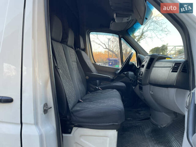 Белый Мерседес Sprinter, объемом двигателя 2.15 л и пробегом 222 тыс. км за 11999 $, фото 23 на Automoto.ua