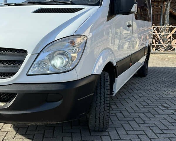 Белый Мерседес Sprinter, объемом двигателя 2.15 л и пробегом 500 тыс. км за 10400 $, фото 1 на Automoto.ua