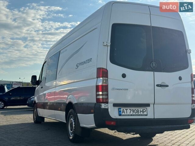 Белый Мерседес Sprinter, объемом двигателя 2.15 л и пробегом 300 тыс. км за 13000 $, фото 4 на Automoto.ua