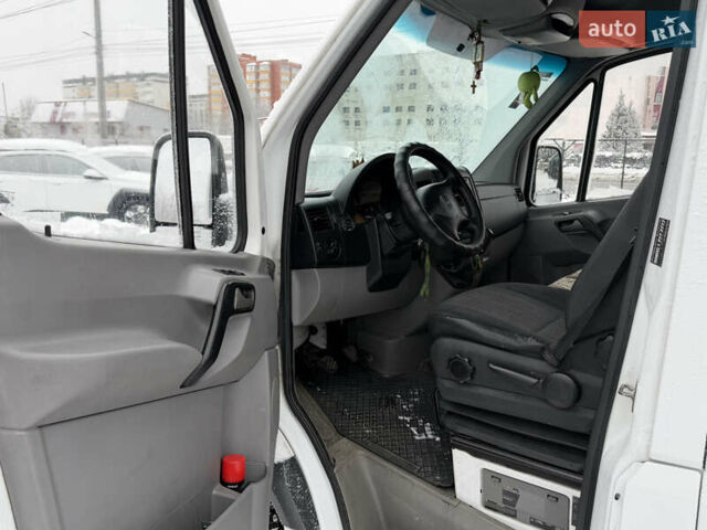 Белый Мерседес Sprinter, объемом двигателя 2.15 л и пробегом 580 тыс. км за 12500 $, фото 16 на Automoto.ua