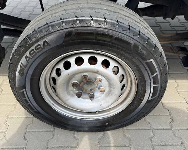 Білий Мерседес Sprinter, об'ємом двигуна 2.9 л та пробігом 600 тис. км за 12000 $, фото 4 на Automoto.ua