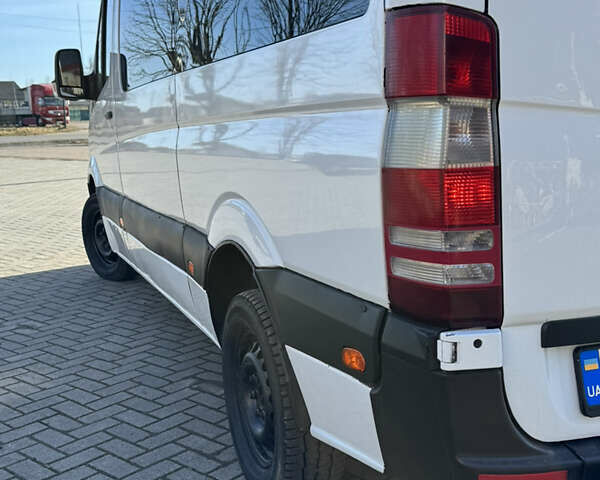 Белый Мерседес Sprinter, объемом двигателя 2.15 л и пробегом 500 тыс. км за 10400 $, фото 13 на Automoto.ua