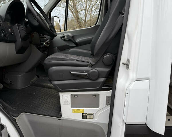 Белый Мерседес Sprinter, объемом двигателя 0 л и пробегом 410 тыс. км за 17300 $, фото 18 на Automoto.ua