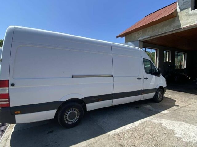Белый Мерседес Sprinter, объемом двигателя 3 л и пробегом 560 тыс. км за 10885 $, фото 1 на Automoto.ua