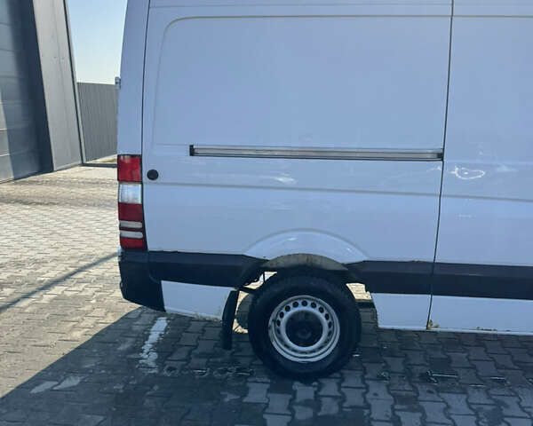 Белый Мерседес Sprinter, объемом двигателя 2.15 л и пробегом 441 тыс. км за 9200 $, фото 6 на Automoto.ua