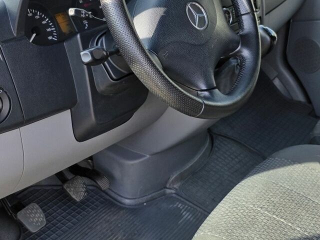 Белый Мерседес Sprinter, объемом двигателя 2.1 л и пробегом 444 тыс. км за 10500 $, фото 4 на Automoto.ua