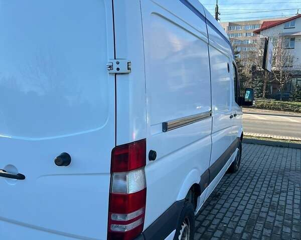 Белый Мерседес Sprinter, объемом двигателя 2.1 л и пробегом 620 тыс. км за 9800 $, фото 4 на Automoto.ua