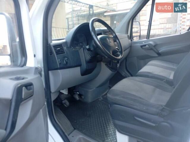 Белый Мерседес Sprinter, объемом двигателя 2.1 л и пробегом 440 тыс. км за 9800 $, фото 3 на Automoto.ua