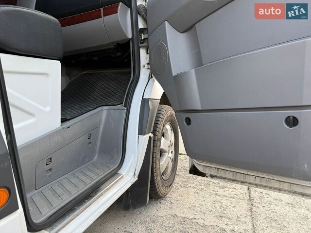 Белый Мерседес Sprinter, объемом двигателя 3 л и пробегом 250 тыс. км за 15000 $, фото 39 на Automoto.ua