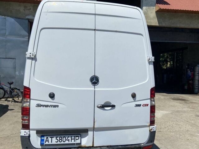 Белый Мерседес Sprinter, объемом двигателя 3 л и пробегом 560 тыс. км за 10885 $, фото 4 на Automoto.ua
