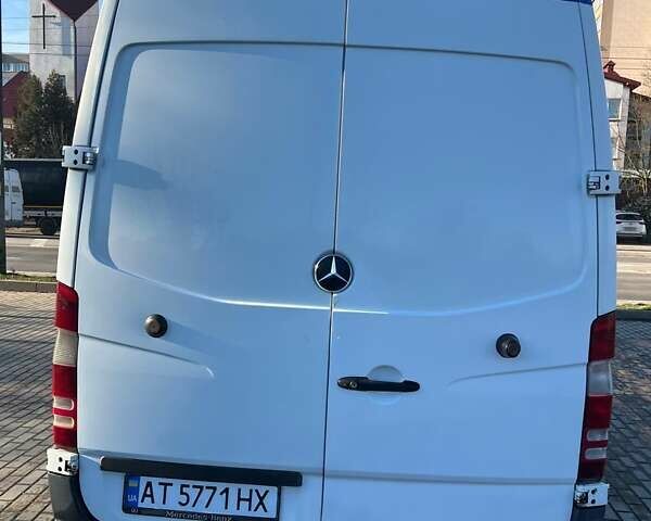 Белый Мерседес Sprinter, объемом двигателя 2.1 л и пробегом 620 тыс. км за 9800 $, фото 3 на Automoto.ua