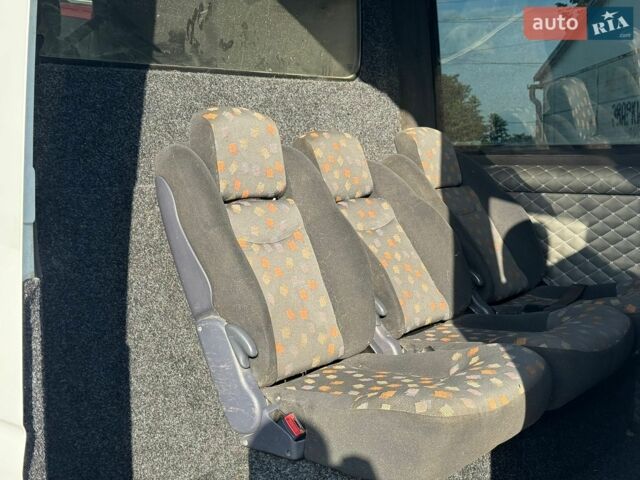 Белый Мерседес Sprinter, объемом двигателя 2.15 л и пробегом 300 тыс. км за 13000 $, фото 14 на Automoto.ua