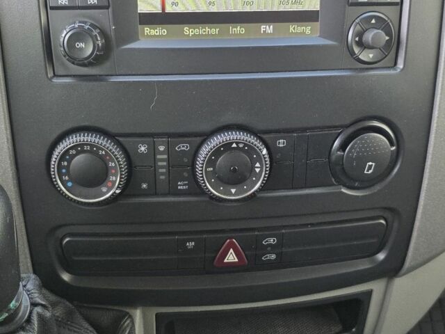 Белый Мерседес Sprinter, объемом двигателя 2.1 л и пробегом 444 тыс. км за 10500 $, фото 6 на Automoto.ua