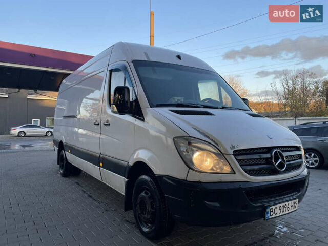 Белый Мерседес Sprinter, объемом двигателя 2.15 л и пробегом 222 тыс. км за 11999 $, фото 2 на Automoto.ua