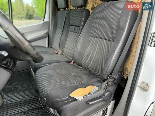 Белый Мерседес Sprinter, объемом двигателя 2.2 л и пробегом 347 тыс. км за 6500 $, фото 9 на Automoto.ua