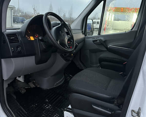 Белый Мерседес Sprinter, объемом двигателя 2.99 л и пробегом 317 тыс. км за 15400 $, фото 14 на Automoto.ua