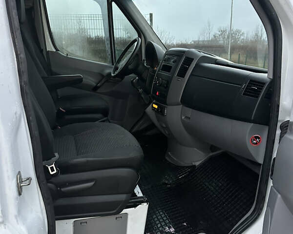 Белый Мерседес Sprinter, объемом двигателя 2.99 л и пробегом 317 тыс. км за 15400 $, фото 13 на Automoto.ua