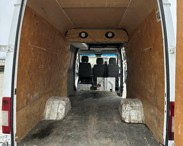 Белый Мерседес Sprinter, объемом двигателя 2.69 л и пробегом 316 тыс. км за 19700 $, фото 13 на Automoto.ua