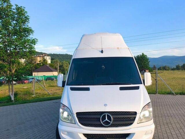 Белый Мерседес Sprinter, объемом двигателя 2.99 л и пробегом 491 тыс. км за 14800 $, фото 3 на Automoto.ua